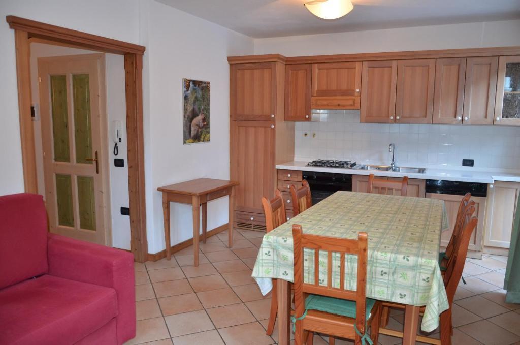 Aparthotel Casa Tomaselli Pellizzano Zimmer foto